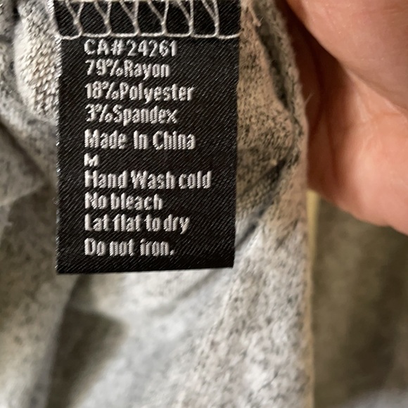 C’est moi athleisure lounge top with back cutouts - Picture 5 of 7